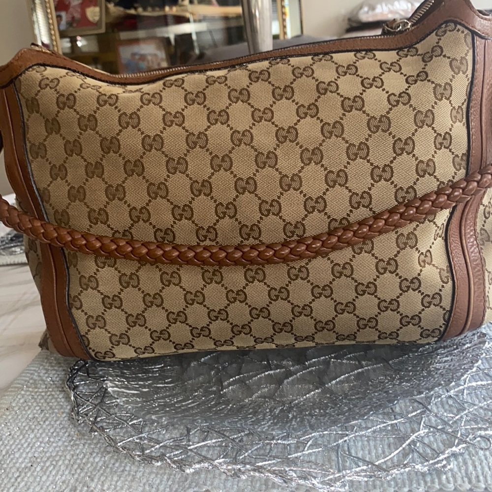 Gucci Handbag EUC!